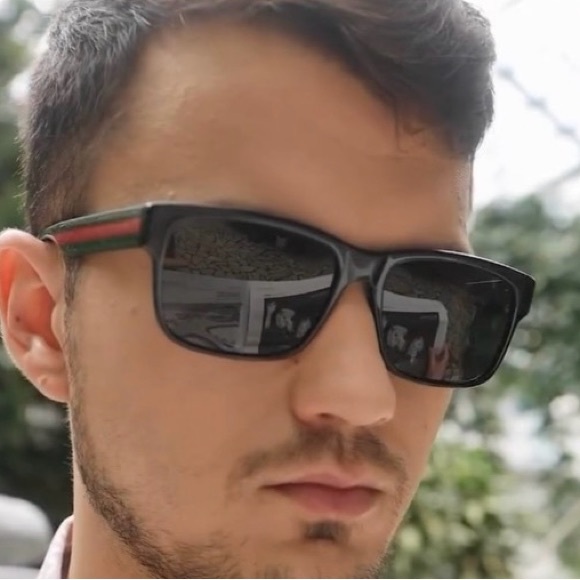 Gucci authentic Mens sunglasses! Very stylish and perfect for summer - Picture 4 of 10